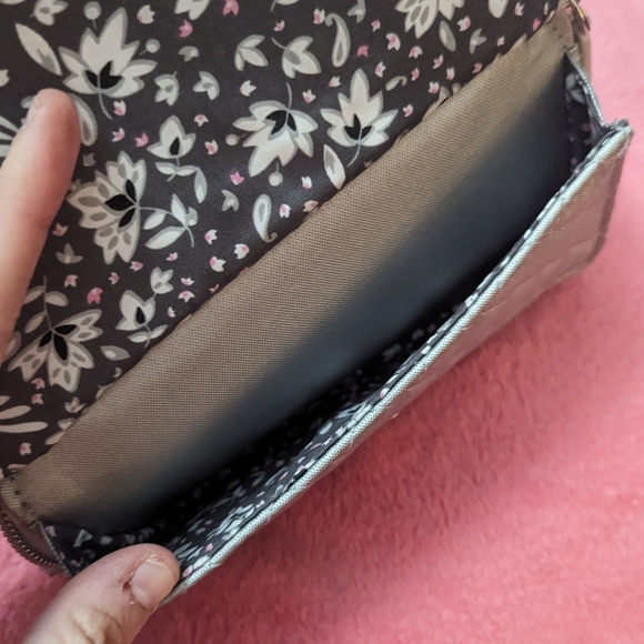 Vera Bradley RFID Silver Wallet Accordion - Picture 10 of 10